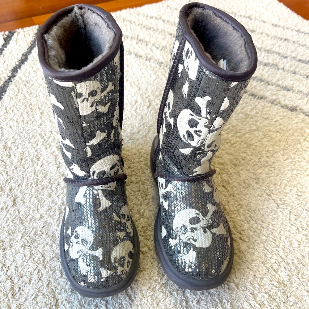 Limited edition, UGG Gray Skull Sequin Boots